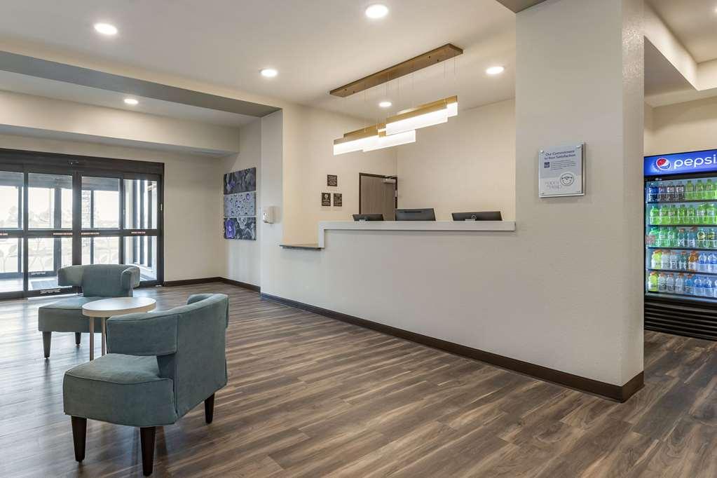 Mainstay Suites Waukee-West Des Moines Interior photo